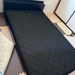 セミダブルベッド