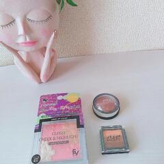 チークとアイシャドウの3点の画像
