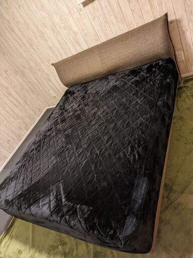 クイーンサイズのベッド＋マットレス