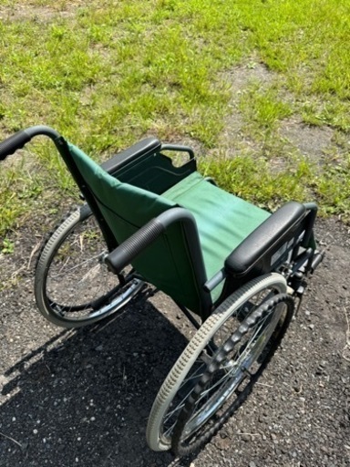幸和製作所　スチール製車いす グリーン　シルバーカー　車椅子　BM01