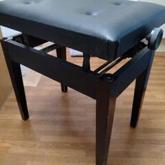 ピアノのイスの画像