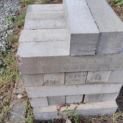 駐車場やDIY 120×120×600　コンクリート一個価格500円　ブロック　駐車場　在庫２７個の画像