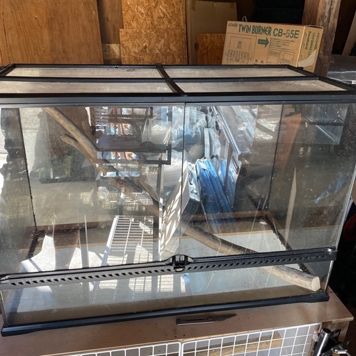 爬虫類　飼育　ケース　ケージ　
EXOTERRA