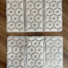 2つ：【日本業界初！28℃で自然凍結】GGPT 氷枕 冷感マット[41×30cm] 氷嚢 結露なし 繰り返し使用可能 冷却グッズ アイス枕 長時間 暑さ対策グッズ ベビーカー 子供 赤ちゃん 暑さ対策 熱中症対策 父の日 母の日 誕生日 プレゼント ペット ひんやりマット 大人用 室内 屋外 外出 花火大会 スポーツ観戦 アウトドア スポーツ ホワイトの画像