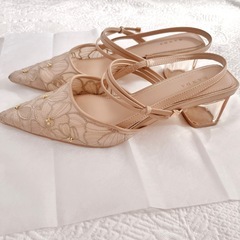 RANDAフラワー刺繍パンプスの画像