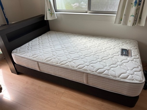 受け渡し予定者決定　シモンズ　宮付セミダブルベッド