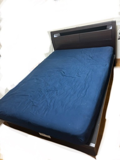 価格は提示して下さい！早く取りに来てくれる方優先(10/6頃までに取りに来れる方)　一口コンセント付き、大容量収納 　ダブルベッド(フレーム＆マットレス)