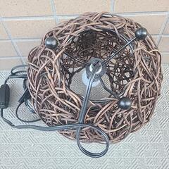 アジアンテイストなルームライトの画像