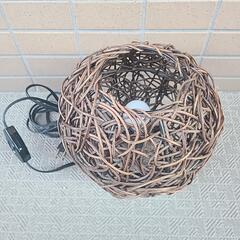 アジアンテイストなルームライトの画像