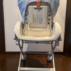 コンビのハイローチェアの画像