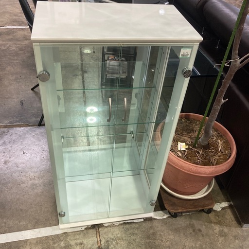 ガラスキャビネット