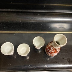 半額に値下げ‼️ ¥1,900→¥1,000   新品　九谷焼　徳利とお猪口の画像