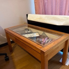 ガラステーブル