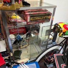 ガラスショーケースの画像