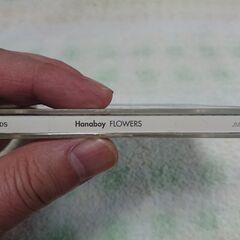 ♠　FLOWERS Hanaboy 　　クラムボン以来の実力派ピアノ・トリオ、Hanaboyのデビュー・アルバム。ノスタルジックな匂いと独特の浮遊感、それをまったく厭味のないライトな印象で聴かせてくれる。ぞくっとするほどに沁みるピアノが初期の小谷美紗子を彷彿とさせる“Blanket”は、圧倒的な美しさ。の画像