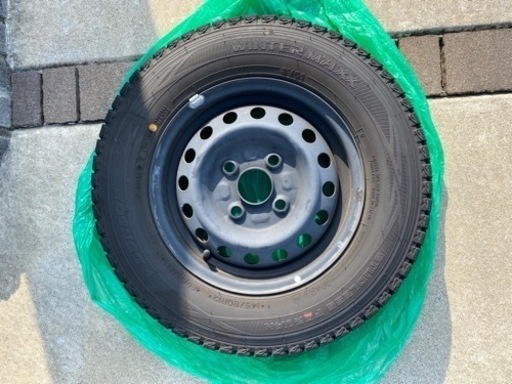 スタッドレスタイヤ　ホイール付×４本