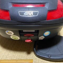 GIVI(ジビ) バイク用 リアボックス モノロック 47L〈ベースプレート付〉の画像