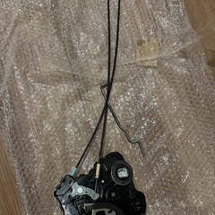 70ヴォクシー　右ドアロックソレノイド