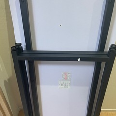 勉強机、テーブルの画像