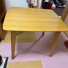 ダイニングテーブルの画像