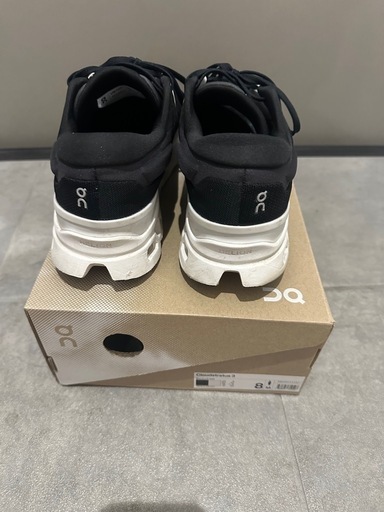 オン　ON スニーカー