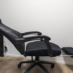 【ハイバックチェア】Hbada ハイバック オフィスチェア メッシュ オットマン付き 可動式アームレスト ランバーサポート 昇降ヘッドレスト 約155度リクライニング の画像