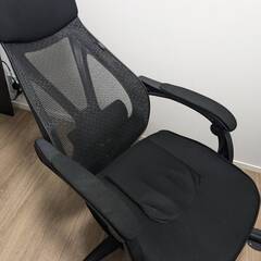 【ハイバックチェア】Hbada ハイバック オフィスチェア メッシュ オットマン付き 可動式アームレスト ランバーサポート 昇降ヘッドレスト 約155度リクライニング の画像