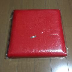 【新品】座れる収納 (赤 or 黒) ◆折りたたみ かんたんに組み立てられます♪の画像