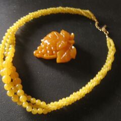 蜜蝋琥珀（ロイヤルアンバー）？　三連ネックレス＆ペンダント
