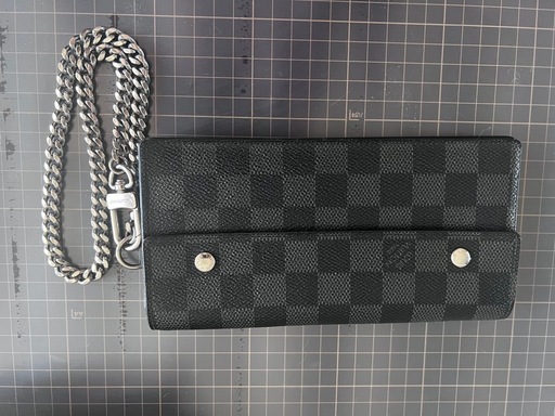 ルイ・ヴィトンチェーン付き長財布