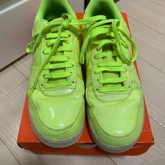 ナイキ NIKE AIR FORCE 1 07 LV8 UV ローカットスニーカーお譲りします。の画像