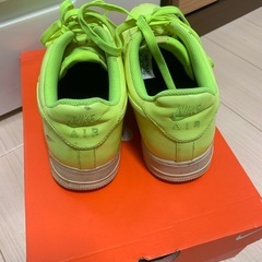 ナイキ NIKE AIR FORCE 1 07 LV8 UV ローカットスニーカーお譲りします。の画像