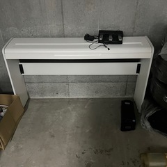【美品】ペダル付き 電子ピアノ