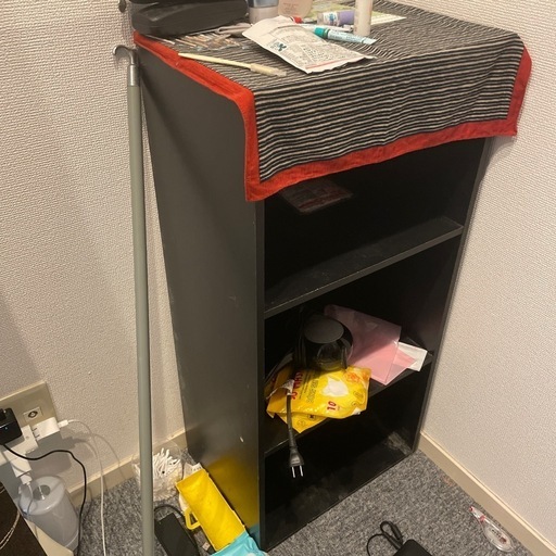 キャビネット2台、冷蔵庫、洗濯機、1m8のマットレスも椅子にできます