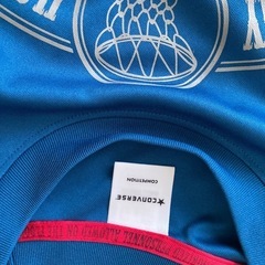 バスケットボール用品セット（バスケットシューズ、Tシャツ、ズボン）の画像