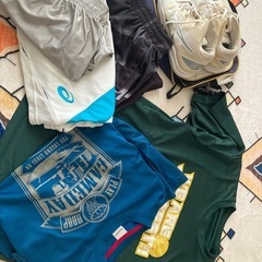 バスケットボール用品セット（バスケットシューズ、Tシャツ、ズボン）