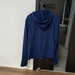 ユニクロ　UVカットパーカー　紺色　ネイビー　レディースM　UNIQLOの画像