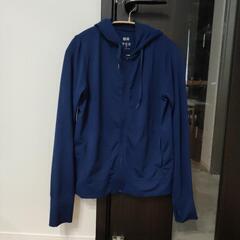 ユニクロ　UVカットパーカー　紺色　ネイビー　レディースM　UNIQLOの画像