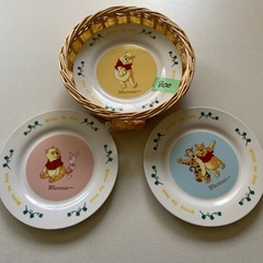 プーさんプレート３枚　かご付きＡ