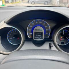 フィットハイブリット　プレミアムセレクション　２年車検付き　HONDA　シートヒーター付き　３万６千キロ　2011年式　ETC　ナビ　テレビの画像