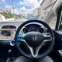 フィットハイブリット　プレミアムセレクション　２年車検付き　HONDA　シートヒーター付き　３万６千キロ　2011年式　ETC　ナビ　テレビの画像