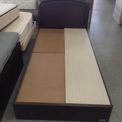 「ジモティー見た」で5％OFF！【シングルベッド】シングルベッド  マットレス付き :ダークブラウンの画像