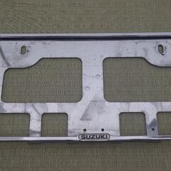 SUZUKI 純正ナンバーフレームの画像
