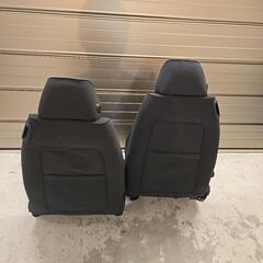 車 シートの画像