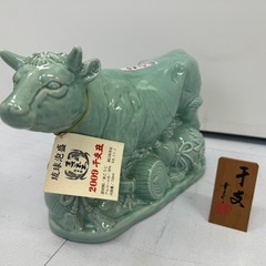 【値下げしました！】未開封２００９干支丑　比嘉酒造　泡盛まさひろ　飲んでもいおいしい古酒　飾りとしてもかわいいです干支ボトルNo2147の画像
