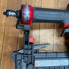 【中古】【動作OK】【店頭引取限定】マキタ MAKITA  高圧フロアタッカ  AT451H　52,580円（税込）9727の画像