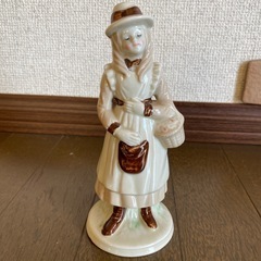 女の子　置き物