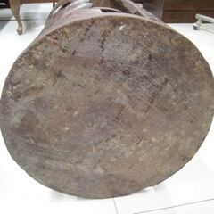② アジアン家具 木彫り 丸椅子 スツール 直径28×高さ40.5cm  木製 ブラウン系 丸テーブル アジアン雑貨  インテリア イス 苫小牧西店の画像