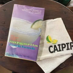 テキーラー　パトロン　シルバー　　ショットグラス　カクテルレシピ英字本　小皿　小物　額2点の画像