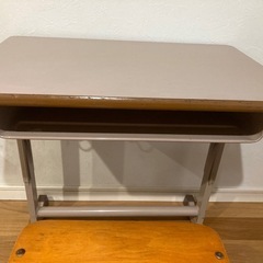 学校の机(椅子セット)の画像